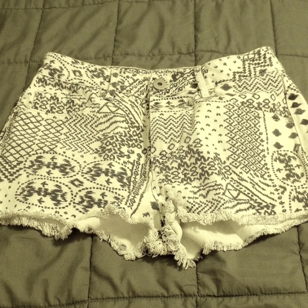 𝅺BULLHEAD Denim shorts size 5